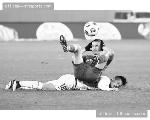 十人作战，沧州雄狮主场1-1顽强逼平上海申花。