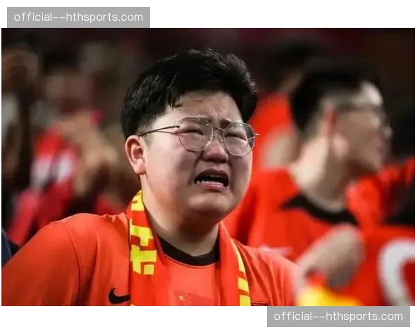 事件脉络：一场保级平局如何引发主场球迷的复杂情绪反应